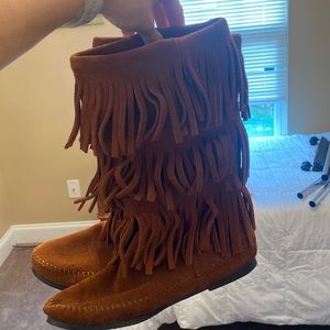Minnetonka fringe boot